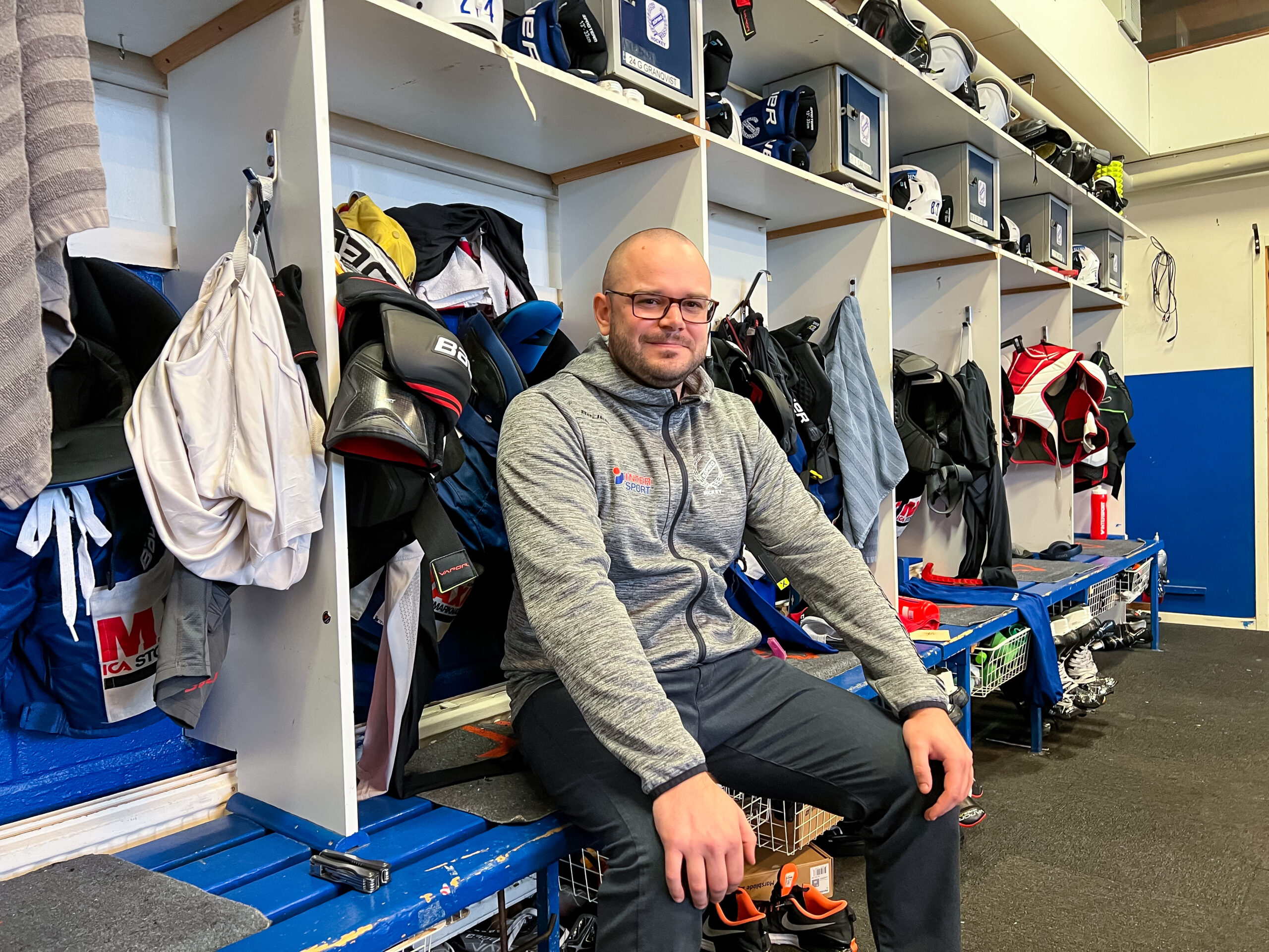 Johan Hellström återvänder till Köping HC | Magazin24